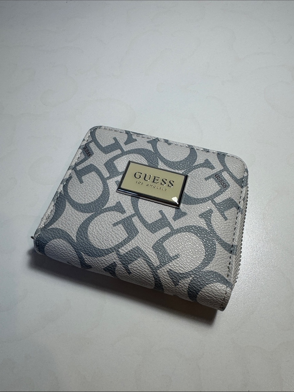 GUESS Light Gray Monogram Zip Card Holder with Logo Plaque